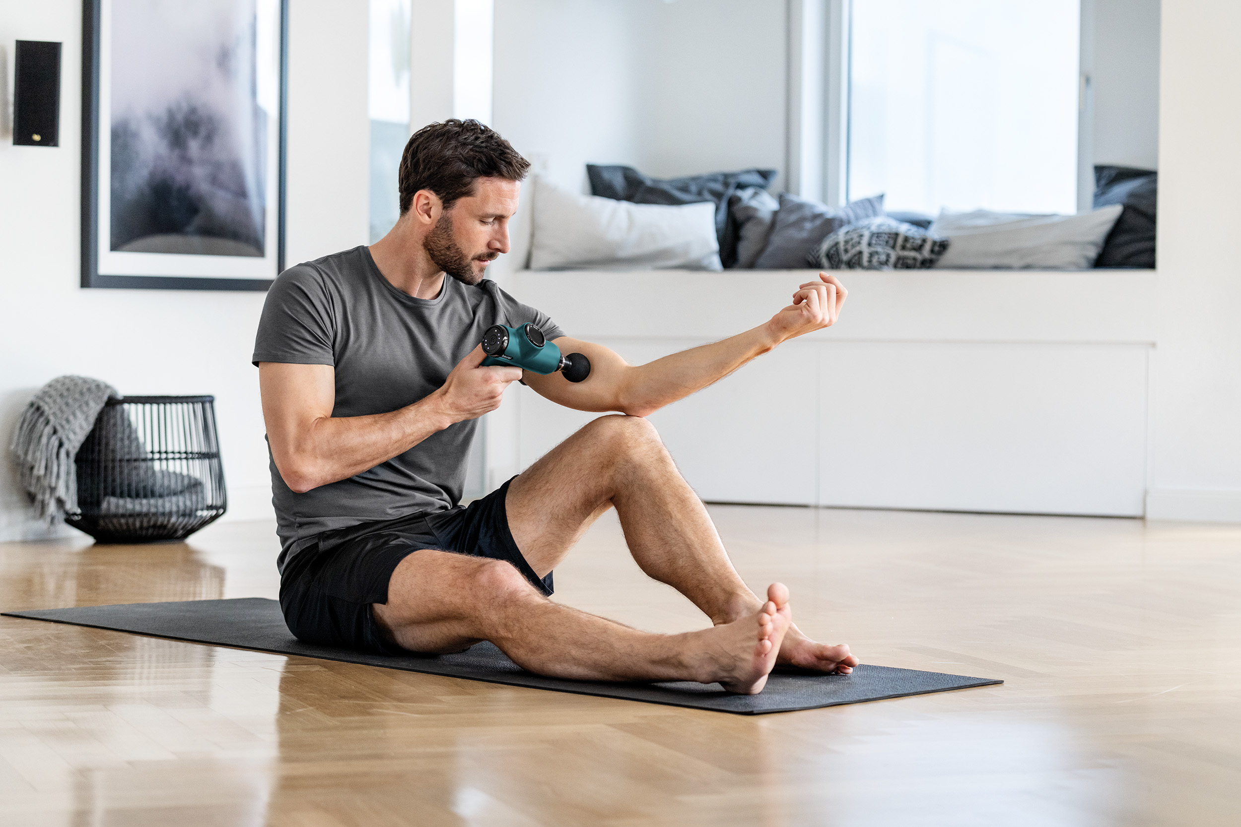 新品 動作確認済み　Beurer MG 185 マッサージガン Beurer MG 185 Massage Gun with 5 Massage Heads, Trigger